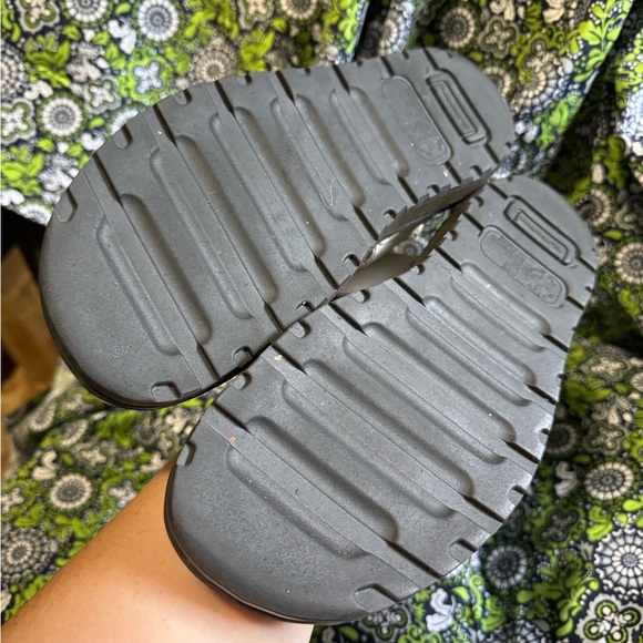 🌸Dr Martens Y2K Sandals vintage🌸 7 US flower cut out design good condition🌸 - Picture 2 of 11